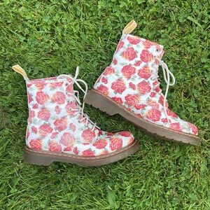 RARE! Dr. Martens 1460 W Women's Boot Valentine Rose Print Women's Size 8